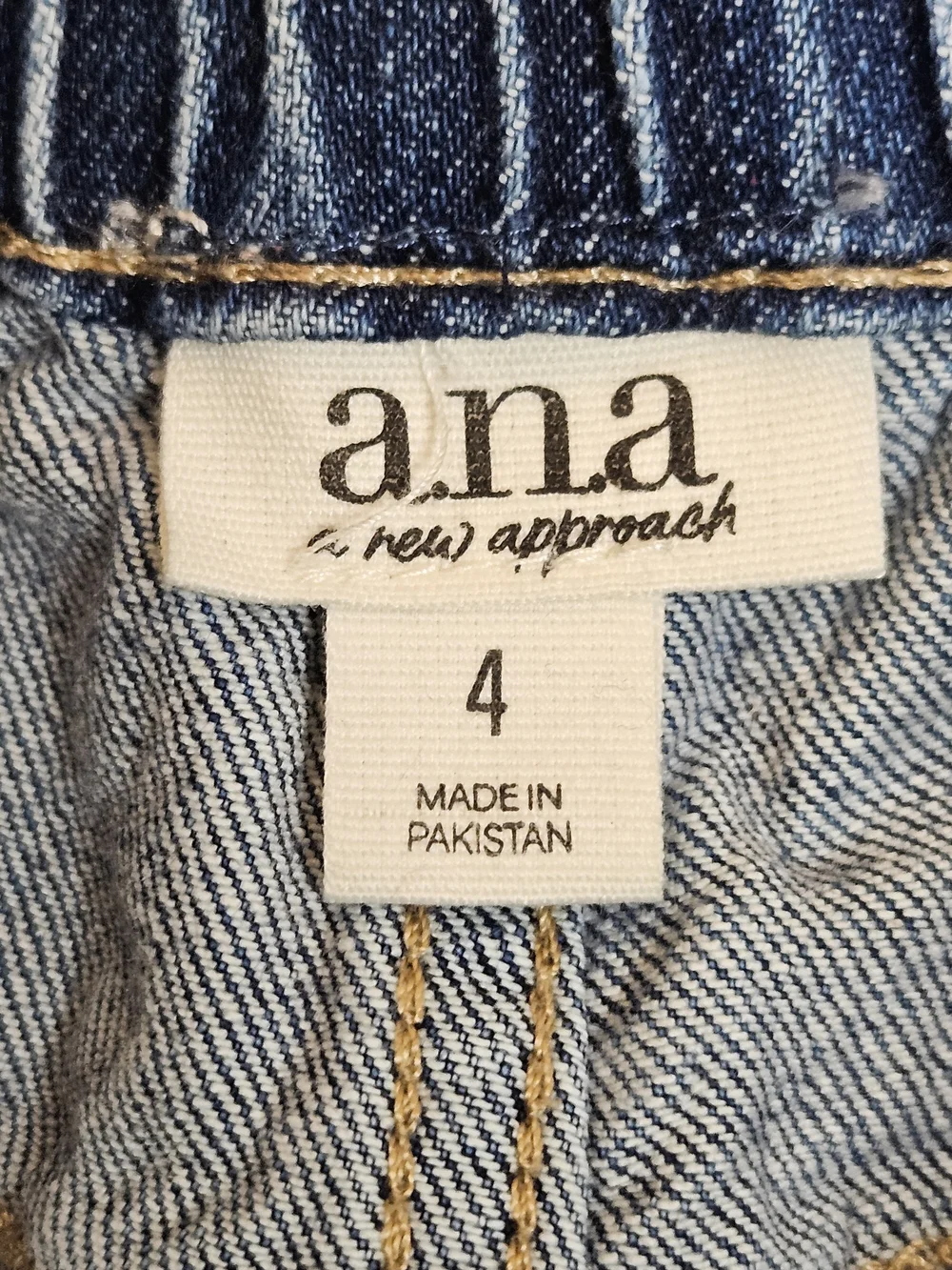 a.n.a. A New Approach Paperbag Waist Denim Shorts – Women's Size 4